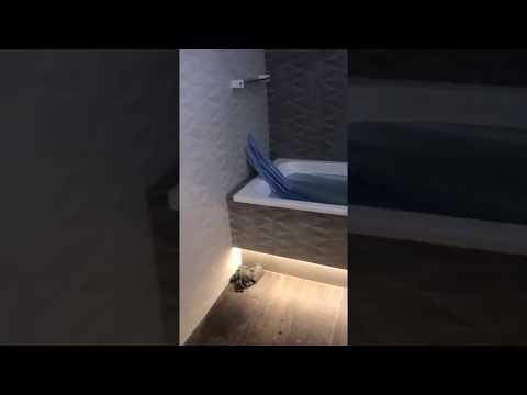 Гипсовое линейное освещение в ванной комнате